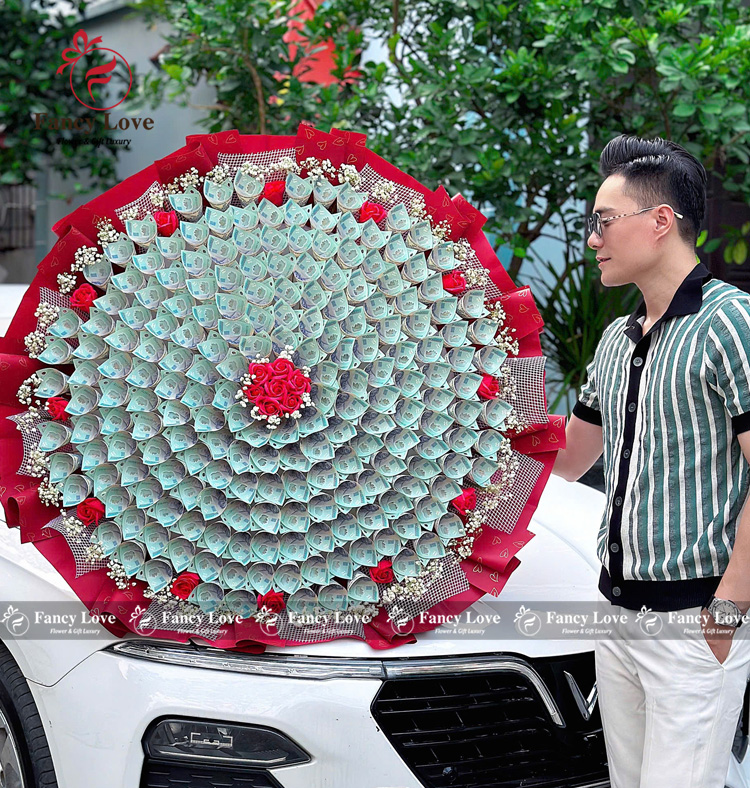 bó hoa tiền 100 triệu tại Hà Nội