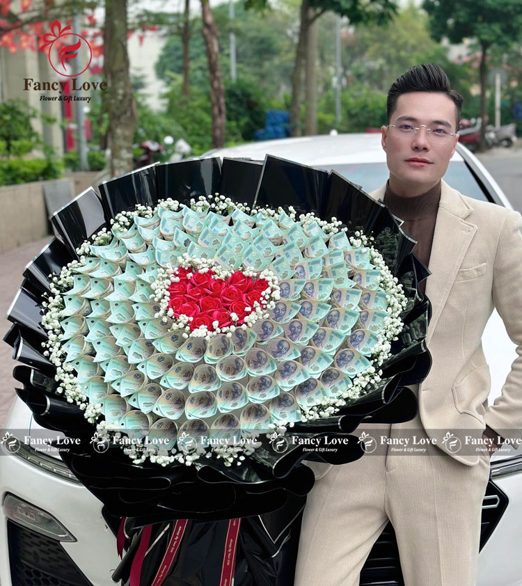 bó hoa tiền trị giá 50 triệu